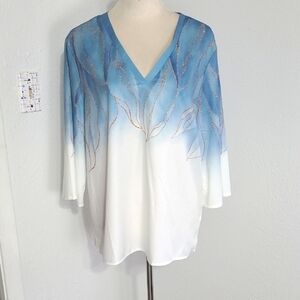Just Fashion Now Blue & White V-Neck Top with Etched Leaves, Size Large